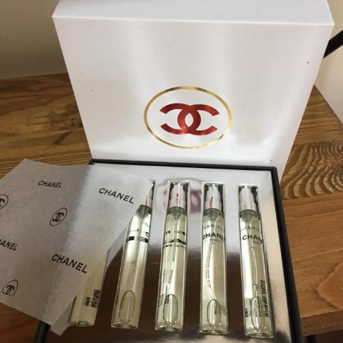 CHANEL GABRİELLE ÇANTA SETİ ( 5 x 7,5 ML ) Extrait Bayan Decant Canta boy Parfüm CHANEL GABRİELLE ÇANTA SETİ ( 5 x 7,5 ML ) Extrait Bayan Decant Canta boy Parfüm